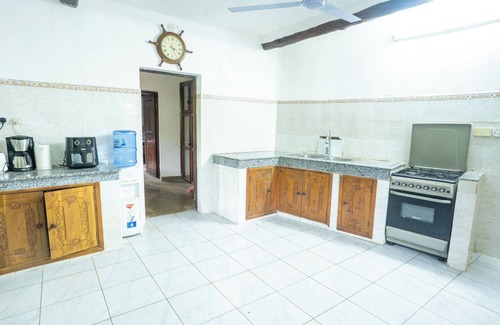 Diani Beach Villa | Casa Di Mia Villa, with Pool & 3 min walk to Beach.