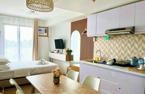 Tagaytay Condo | Casa Diana Cozy Condo with balcony in serene Tagaytay with AC, WiFi, for 2-4 pax
