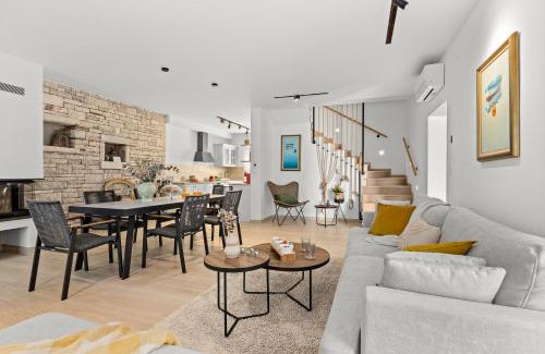 Belavici Villa | Casa Dika Pool & Lounge - Happy Rentals