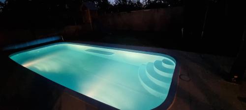 Nojorid Villa | Casa din Vie, Piscină Încălzită, întreaga locație la 15min de centrul orașului Oradea