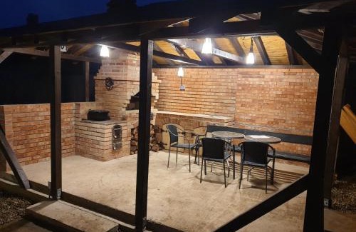 Nojorid Villa | Casa din Vie, Piscină Încălzită, întreaga locație la 15min de centrul orașului Oradea