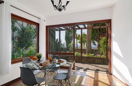 Sao Martinho House | Casa do Lido by An Island Apart