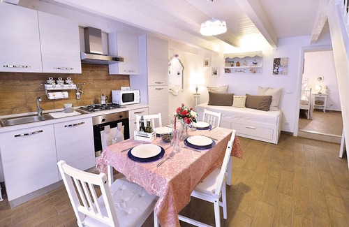 Monopoli House | Casa Donnalby is located in the city center