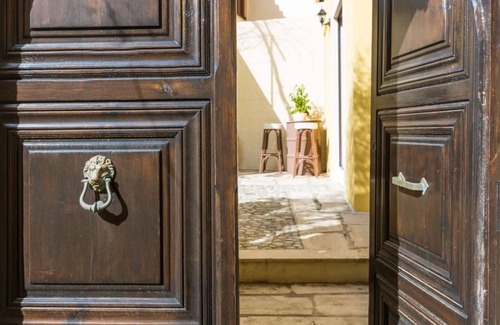 Chromonastiri House | Casa Dorata: Quiet, unique beauty at a picturesque village close to Rethymnon.