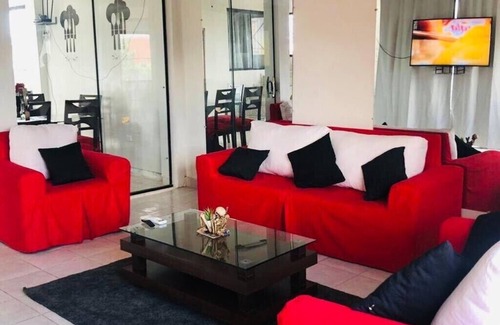 Santa Cruz House | ⭐️Casa entera de 4 dormitorios pasos de EXPOCRUZ , parkeo incluido 2/3 autos