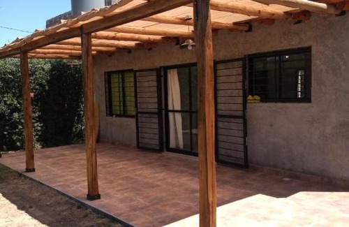 San Rafael Apartment | Casa en Villa 25 de Mayo para 4 personas en zona de tranquilidad ,rodeada de naturaleza cerca de dique Los Reyunos