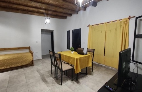San Rafael Apartment | Casa en Villa 25 de Mayo para 4 personas en zona de tranquilidad ,rodeada de naturaleza cerca de dique Los Reyunos