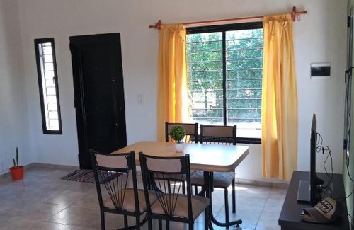 San Rafael Apartment | Casa en Villa 25 de Mayo para 4 personas en zona de tranquilidad ,rodeada de naturaleza cerca de dique Los Reyunos