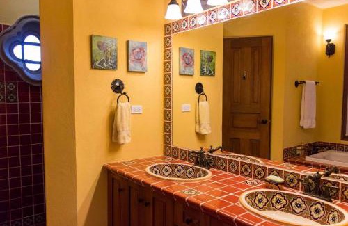 Nopolo House | Casa Encantada