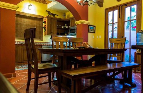 Nopolo House | Casa Encantada