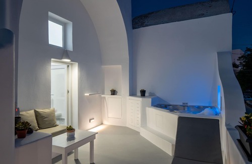Pyrgos Villa | Casa Evgenia I- private villa with jacuzzi