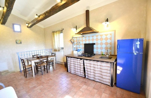 Castiglione del Lago House | Casa Flora B: A characteristic and welcoming apartment that is part of a villa surrounded by the greenery, with Free WI-FI.