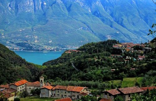 Tremosine House | Casa Gina Garden and view by Gardadomusmea