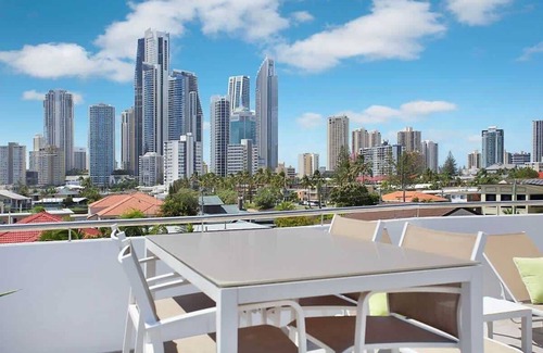 Surfers Paradise House | Casa Grande On The Water
