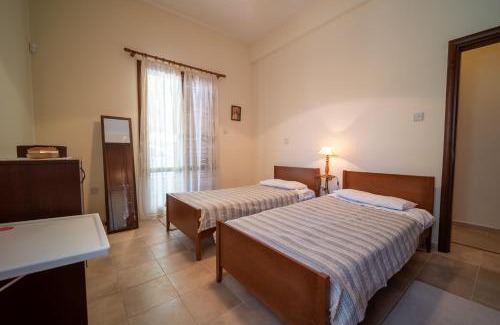 Vasa Koilaniou House | Casa Harmonia Traditional Stone House, Escape to Silence Soul and Serenity in Nature with 2 Bedrooms, Fireplace and Mountain Breeze