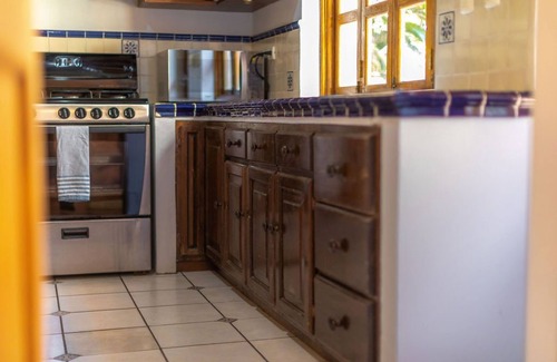 Panajachel Apartment | Casa Historica Atitlán - 2 Bedroom with 2 Bathrooms in lush garden