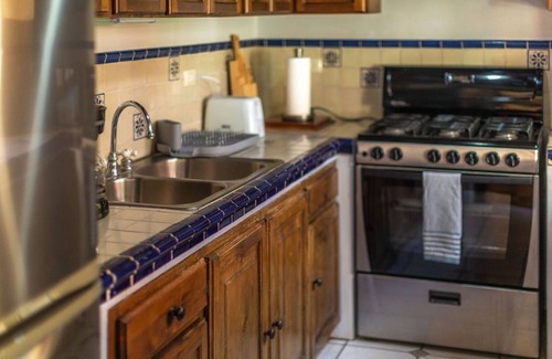 Panajachel Apartment | Casa Historica Atitlán - 2 Bedroom with 2 Bathrooms in lush garden