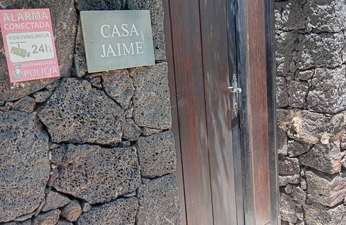 Los Pocillos Villa | Casa Jaime, 2 bedrooms, 2 bathrooms villa with private pool & mountain views.
