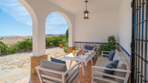 Antequera Villa | Casa La Sombra de la Parra Antequera - La Higuera by Ruralidays
