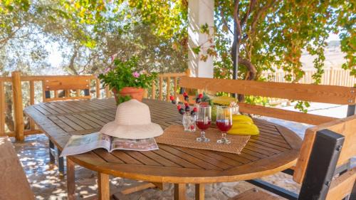 Antequera Villa | Casa La Sombra de la Parra Antequera - La Higuera by Ruralidays