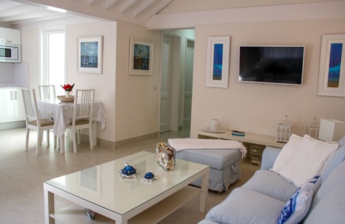 Los Pocillos House | Casa Las Rosas | Beautiful front line holiday home in a prime location