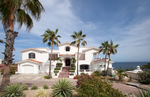 Cabo Bello Villa | Casa Las Vistas, Luxurious Villa with an Ocean & Arch View