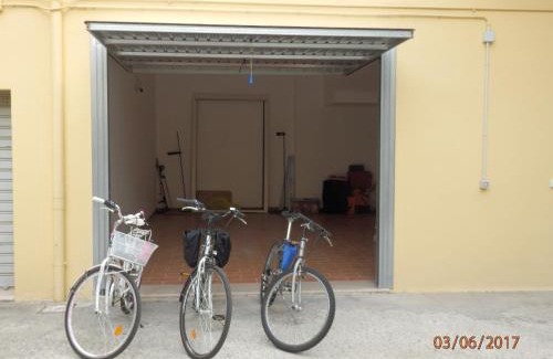 Lecce House | Casa Lauretta - terrazza con idromassaggio - garage wifi e bici gratuite