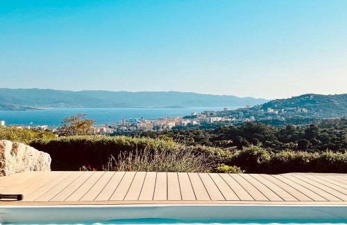 Ajaccio House | CASA LC chambre3 vue mer SPA de NAGE