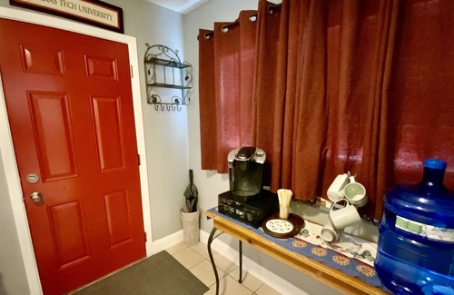 Heart of Lubbock House | Casa Leon in the Heart of Lubbock and footsteps away from Texas Tech!
