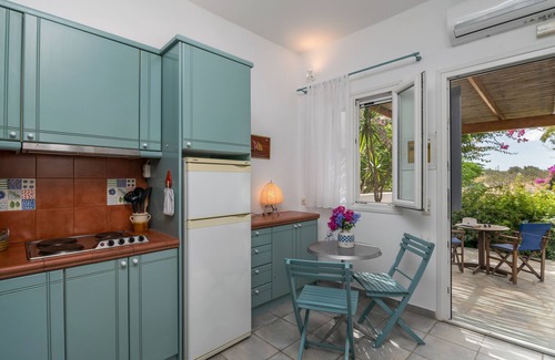 Zefiria Apartment | Casa Libeccio Milos in an oasis of peace a stone's throw from the beaches!