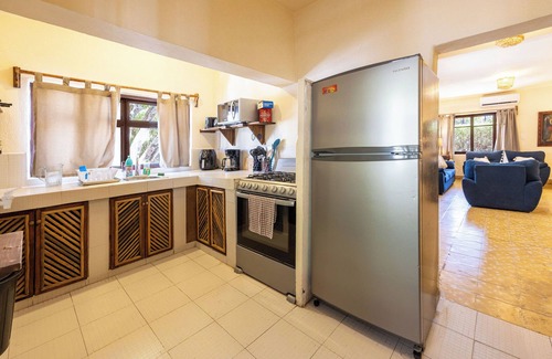 Loreto House | Casa Loreta (Sleeps 12, close sea)