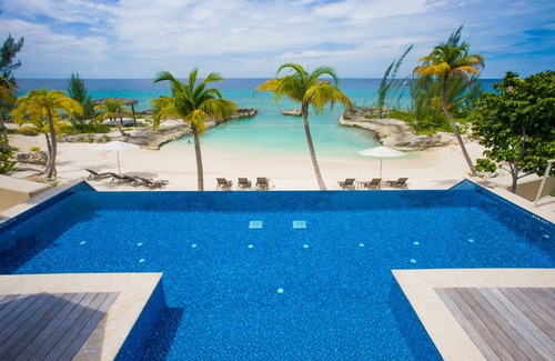 George Town Villa | Casa Luna 17 by Luxury Cayman Villas