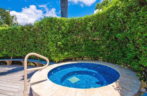 George Town Villa | Casa Luna 4 - Gated Seaside Village with Shared Pool, Jacquzi, & Beach Cove