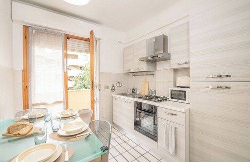 Pisa Apartment | Casa Luna - One Bedroom Apartment, Sleeps 5