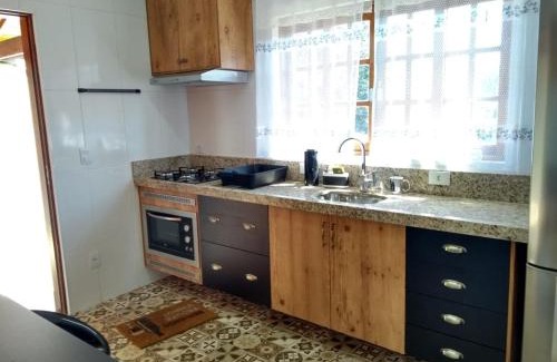 Monte Verde House | Casa MAGNÍFICA a 1 Km do centrinho com Suíte e Hidro
