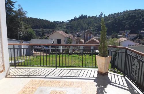Monte Verde House | Casa MAGNÍFICA a 1 Km do centrinho com Suíte e Hidro