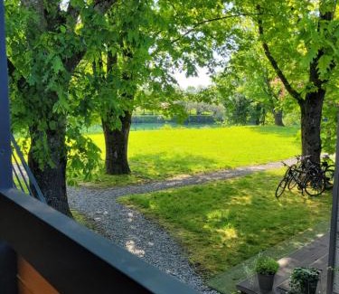 Metlika House | Casa Malu - mobile house by the Kolpa river