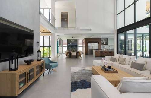 Playa Langosta House | Casa Melia a Modern Luxurious Beach Front Home