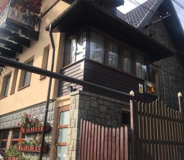 Sinaia Apartment | Casa MIKHA
