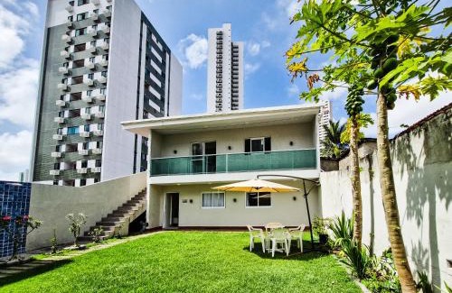 Madalena Apartment | Casa moderna com jardim privativo