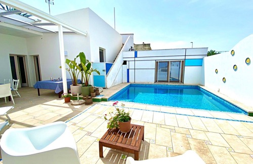 Tricase House | Casa Mondrian - Camere con Bagno e Piscina Privata
