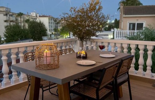 El Albir Apartment | Casa Narú Albir, duplex appartement met ruim terras en buitenkeuken