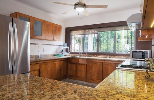 Crucecita House | Casa Nautilus - 5 minutes away from the beach