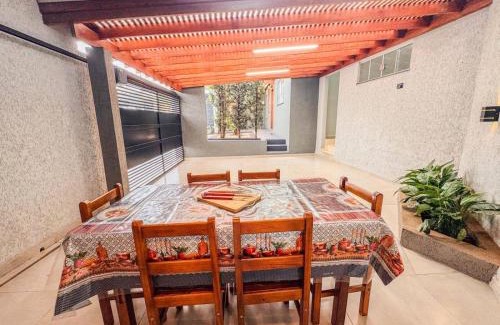Ourinhos House | Casa no Jd Oriental, ar condicionado e vaga