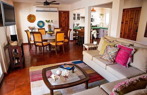 La Paz House | Casa Oasis Summary: W
