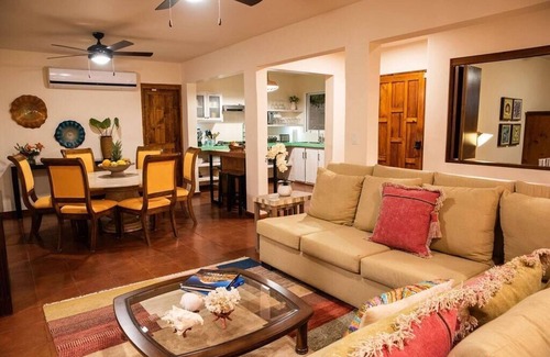 La Paz House | Casa Oasis Summary: W
