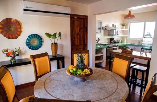 La Paz House | Casa Oasis Summary: W