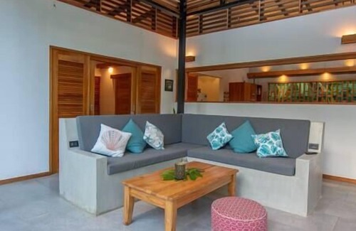 Cahuita House | Casa Ohana, with a/c & pool just steps to the beach
