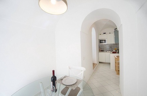 Praiano House | Casa Ondiva: A graceful two-story independent house which faces the sun and the sea.
