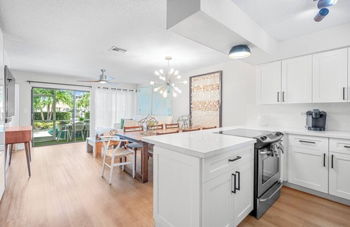 Key Largo House | CASA PALMA Key Largo Vacation Rental, Golf Cart, Kayaks, Pools, Beach, 2 Kings